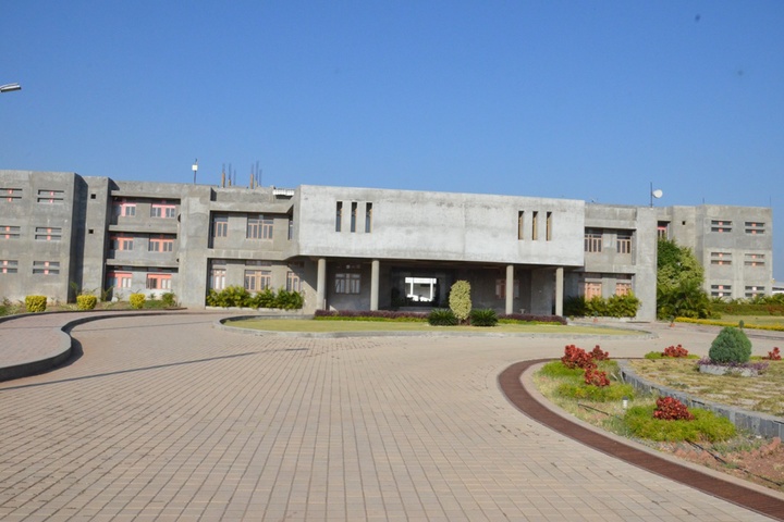 https://cache.careers360.mobi/media/colleges/social-media/media-gallery/18014/2018/10/2/Campus view of Karmayogi Polytechnic College Pandharpur_Campus-View.jpg